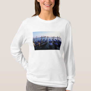 T-shirt Italie, Vénétie, Venise, Rangée de Gondolas et 