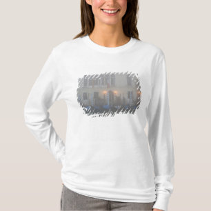 T-shirt Italie, Venise. Une rangée de gondoles vues à trav