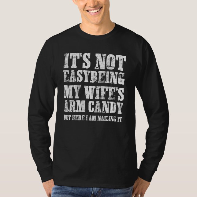 T-shirt Its Not Easy Being My Wife's Arm Candy Funny Fathe (Devant)