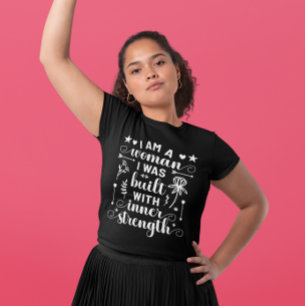 T-shirt IWD Je Suis Une Femme J'Ai Été Construit Avec Forc
