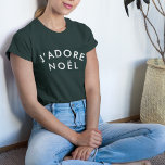 T-shirt J'adore Noel | Modern Love Noël à la mode Noël<br><div class="desc">Simple et élégant J'adore Noel" citation t-shirt femme d'art avec typographie moderne et minimaliste en blanc dans un style festif branché. La citation se traduit par "J'aime Noël" en français. Le cadeau ou l'accessoire parfait pour la saison des Noël!</div>