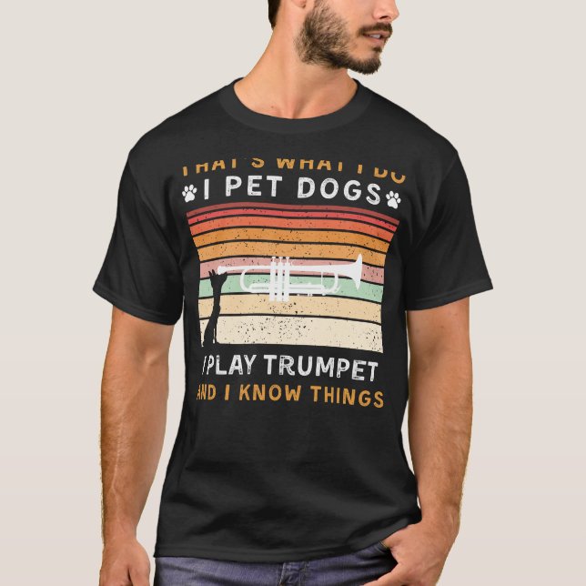 T-shirt J'ai des chiens de compagnie, joué à la trompette, (Devant)