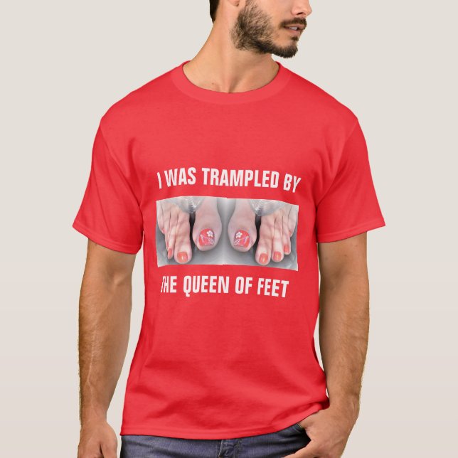 T-SHIRT J'AI ÉTÉ TRAMPÉ PAR LA REINE DES PIEDS (Devant)