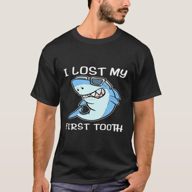 T-shirt J'Ai Perdu Mon Premier Équipement De Requin Pour D (Devant)