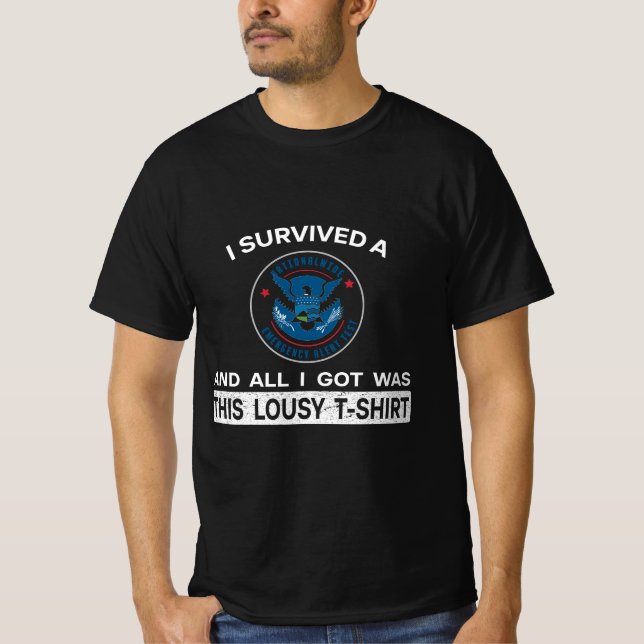 T-shirt J'ai survécu à une alerte d'urgence nationale Funn (Devant)