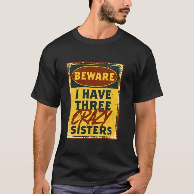 T-shirt J'Ai Trois Soeurs Folles Méfiez-Vous D'Un Avertiss (Devant)