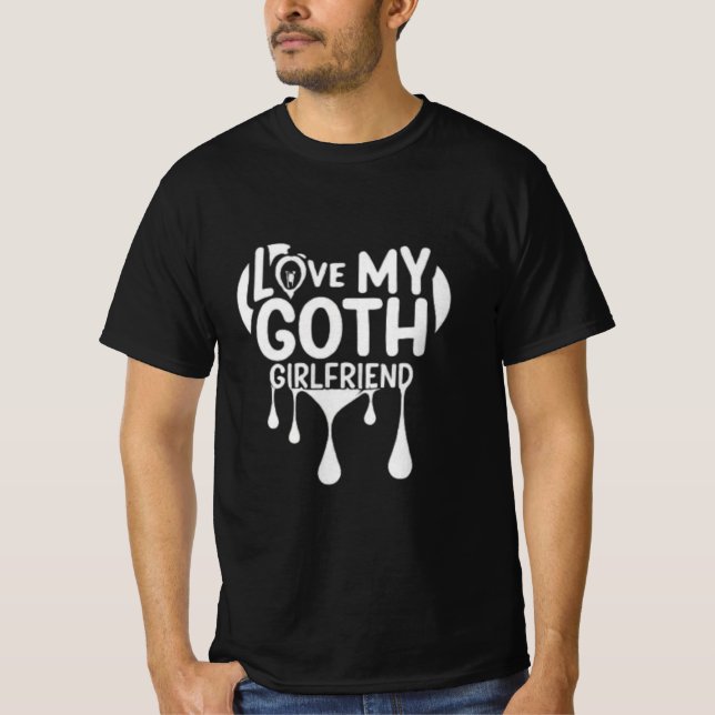 T-shirt J'Aime Ma Goth Une Petite Amie Qui Déchire Le Coeu (Devant)