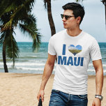 T-shirt J'Aime Maui Hawaii Vacances Hawaiiennes mignonnes<br><div class="desc">J'adore le t-shirt Maui Hawaii avec une photo en forme de coeur mignonne de l'océan Hawaiien bleu et des montagnes vertes. De belles eaux côtières me rendent heureux en vacances d'été. Un mignon tee-shirt à saké avec moulins à vent sur une colline.</div>