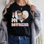 T-shirt J'Aime Mon Petit Amis Personnalisé Noir<br><div class="desc">police rétro mignonne qui dit "I Love My BOYFRIEND" - télécharger une photo pour l'intérieur du coeur (mieux pour rogner avant de télécharger). Vous pouvez modifier les couleurs rétroactives dans la section "Modifier à l'aide de l'outil de conception". ©Marisu Valencia</div>