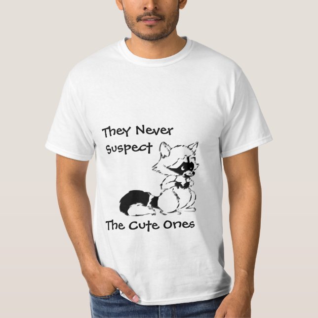 T-shirt Jamais Ne Soupçonne Les Mignons Crafty Raccoon T S (Devant)