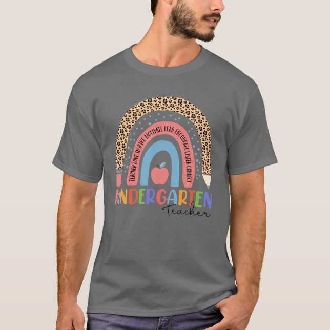 T-shirt Jardin d'enfants enseignant Leopard Rainbow Funny  (Devant)