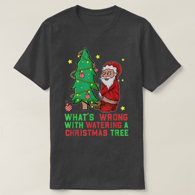 T-shirt Jardin ivre Gnome Peeing Arbre de Noël Boire (Design devant)
