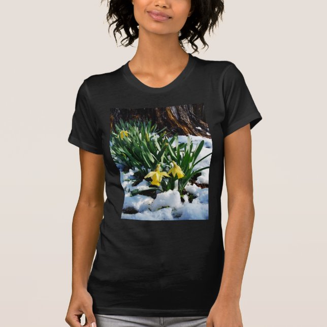T-shirt Jaune Daffodils fleurs dans la neige (Devant)