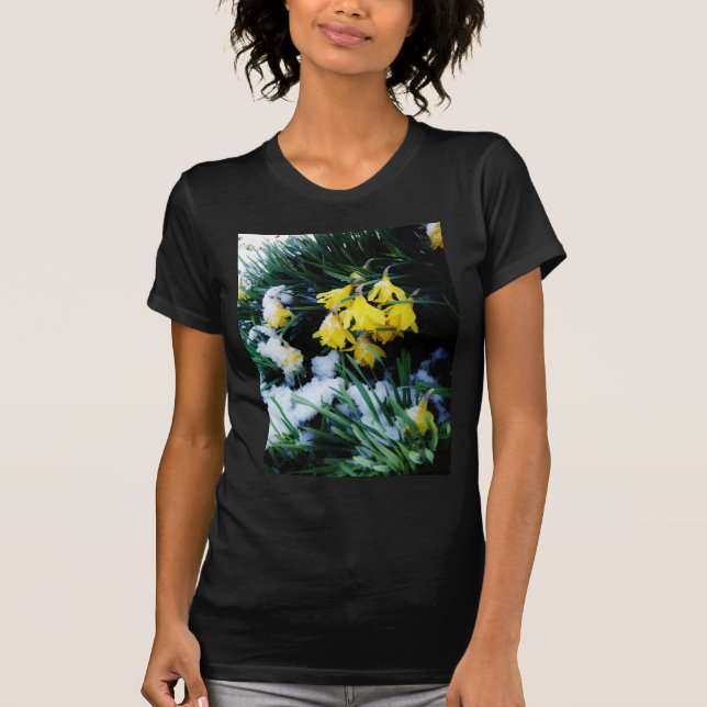 T-shirt Jaune Daffodils fleurs dans la neige (Devant)