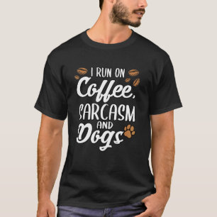 T-shirt Je Cours Sur Le Sarcasme De Café Et Chiens Pigs De