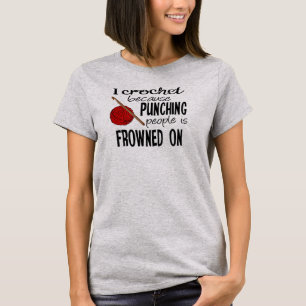 T-shirt Je Crochet Parce Que Puncher Les Gens Est Congelé
