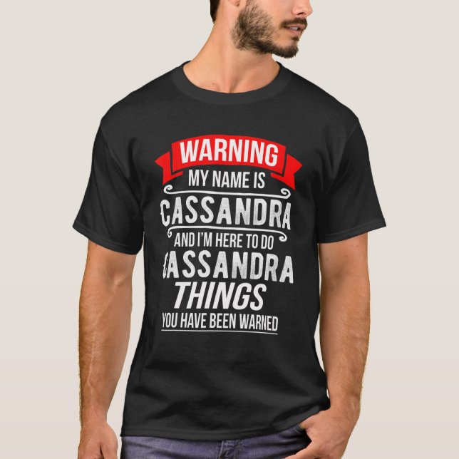 T-shirt Je m'appelle Cassandra et je suis là pour faire Ca (Devant)