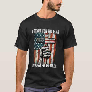 T-shirt Je me tiens debout pour le drapeau, à genoux pour