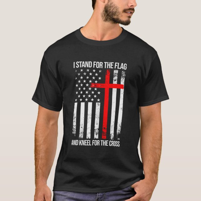 T-shirt Je Me Trouve Pour Le Drapeau Et Le Kneel Pour La C (Devant)