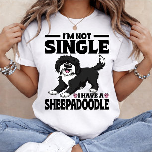 T-shirt Je ne suis pas célibataire, j'ai un amoureux Sheep