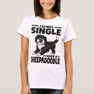 T-shirt Je ne suis pas célibataire, j'ai un amoureux Sheep