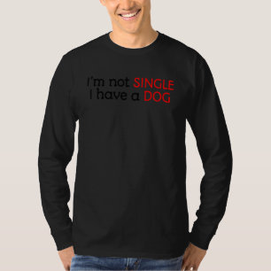 T-shirt Je ne suis pas célibataire j'ai un chien chien ent