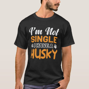 T-shirt Je ne suis pas célibataire j'ai un Husky Husky