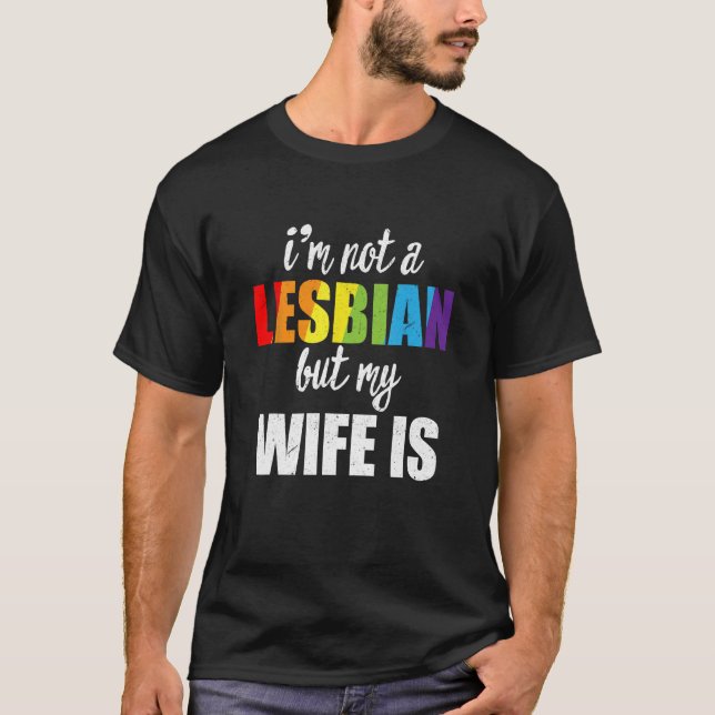 T-shirt Je Ne Suis Pas Lesbienne, Mais Ma Femme Est LGBT-Q (Devant)