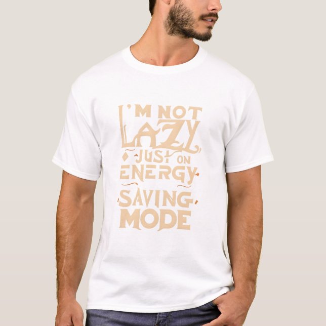 T-SHIRT JE NE SUIS PAS SEULEMENT EN MODE ÉCONOMIE D'ÉNERGI (Devant)