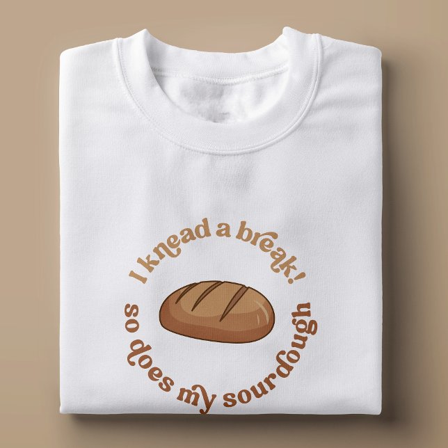 T-shirt Je Pense À Une Pause, De Même Mon Boulanger De Sou (Modern bread baker funny t-shirt design with retro fonts and hand-drawn bread illustration)