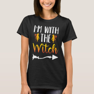 T-shirt Je suis avec la sorcière qui correspond à un coupl