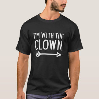 T-shirt Je suis avec le clown drôle jumeler un couple Hall