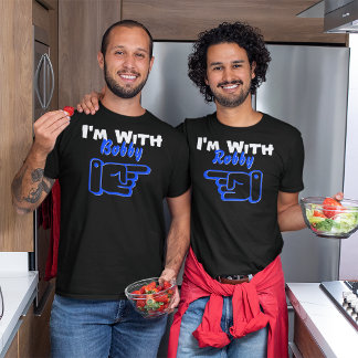 T-shirt Je suis avec un nom personnalisé Pointing Left Fri