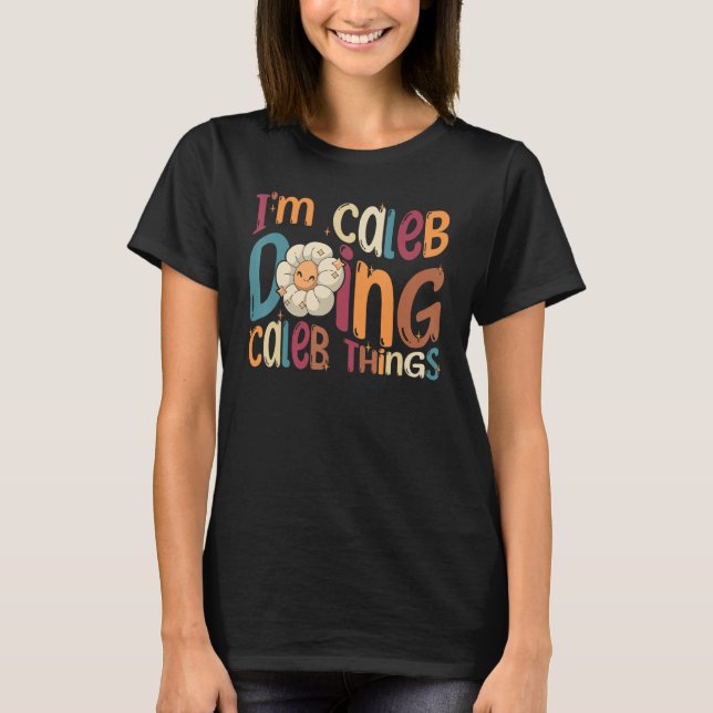 T-shirt Je suis Caleb faisant des choses de Caleb  Groovy  (Devant)