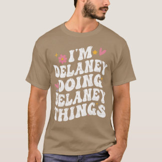 T-shirt Je suis Delaney faisant des choses Delaney rétro g