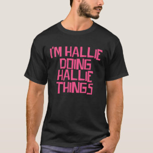 T-shirt Je suis Hallie en train de faire des choses Hallie