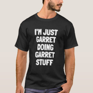 T-shirt Je suis juste Garret faisant des trucs de Garret