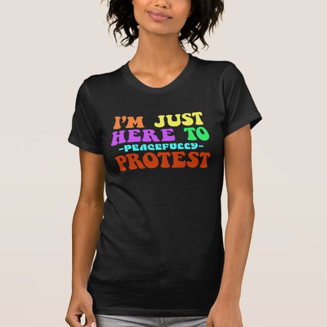 T-shirt Je suis juste là pour protester pacifiquement, man (Devant)