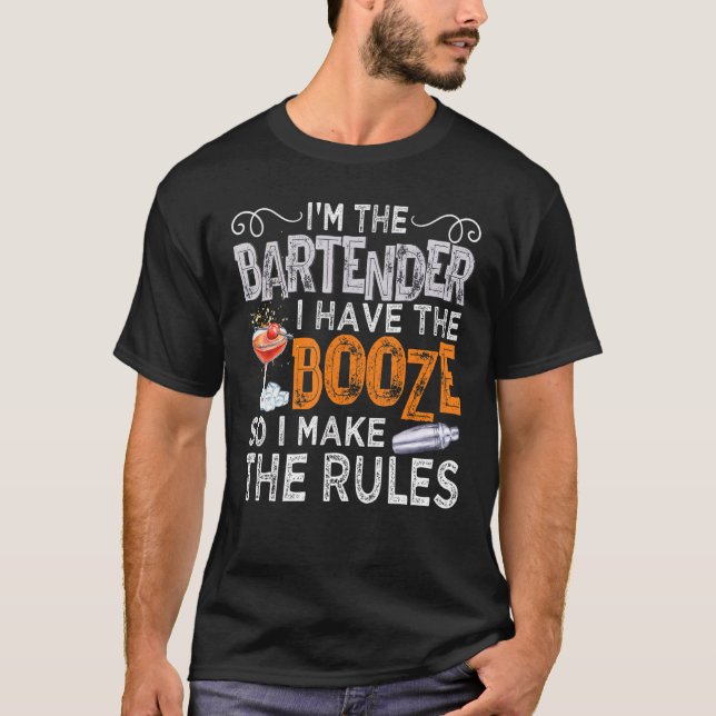 T-shirt Je suis le barman, j'ai la botte, alors je fais le (Devant)