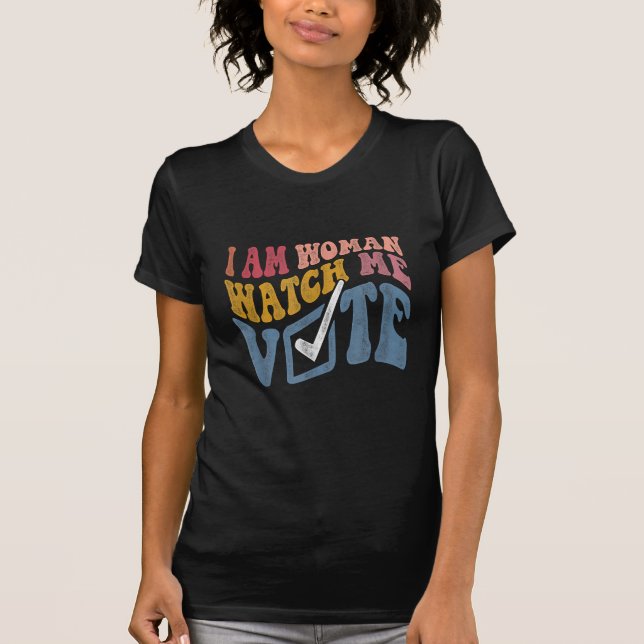 T-shirt Je Suis Une Femme Me Regarder Vote 2024 Vague Bleu (Devant)