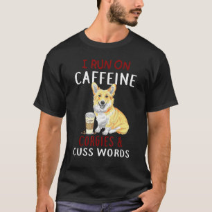 T-shirt Je tourne à la caféine aux gros mots de corgis de