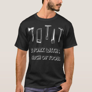 T-shirt Je Travaille Avec Un Ensemble D'Outils amusants di