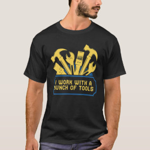T-shirt Je Travaille Avec Un Ensemble D'Outils Travailleur
