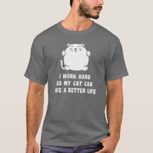 T-shirt Je travaille dur ainsi mon chat peut vivre une