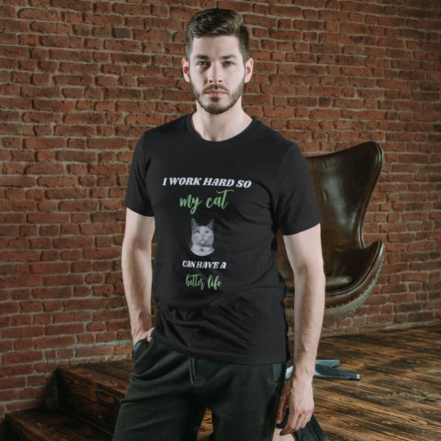 T-shirt Je travaille dur - Photo de chat personnalisée (Créateur téléchargé)