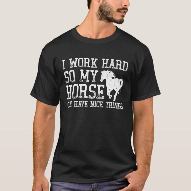 T-shirt Je Travaille Dur Pour Que Mon Cheval Puisse Avoir  (Devant)