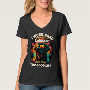 T-shirt Je travaille dur pour que mon labrador puisse vivr