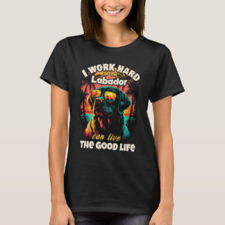T-shirt Je travaille dur pour que mon labrador puisse vivr