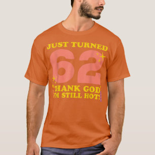 T-shirt Je viens d'atteindre 62 Dieu merci Je suis encore 
