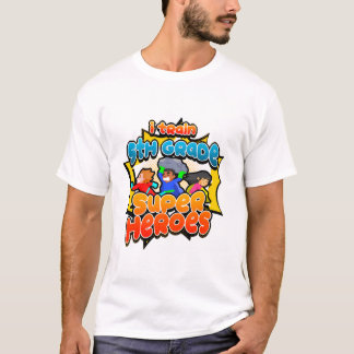 T-shirt J'entraîne des super-héros de 5e année de retour à